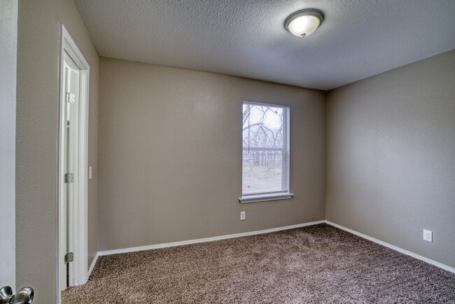 Building Photo - Keystone Townhomes