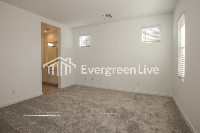 Building Photo - 10138 E Ulysses Ave