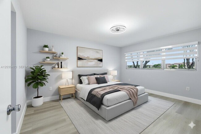 Building Photo - 550 SW 138th Ave