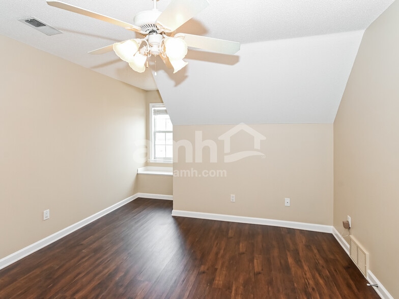 Building Photo - 6358 Braybourne Main