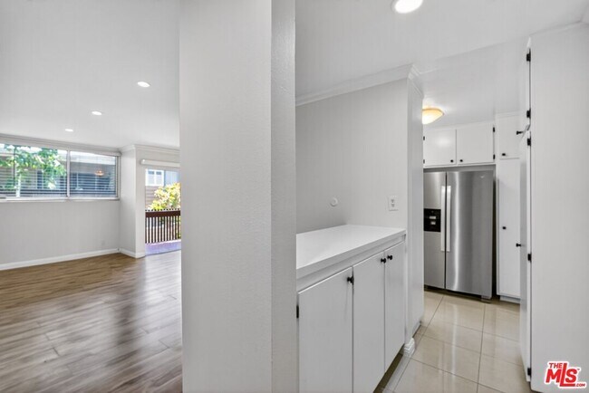 Building Photo - 5900 Canterbury Dr