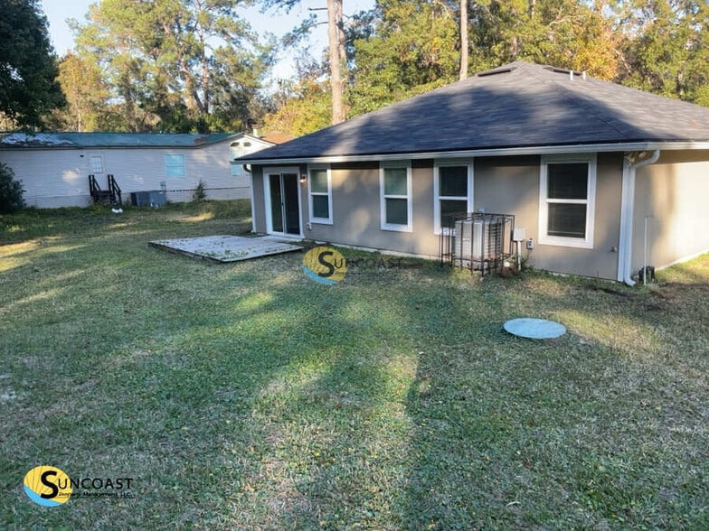 Building Photo - 8478 Seville Ave