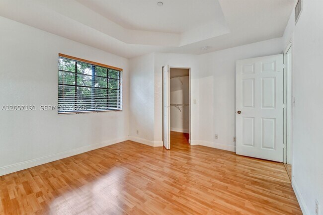 Building Photo - 3897 Tree Top Dr
