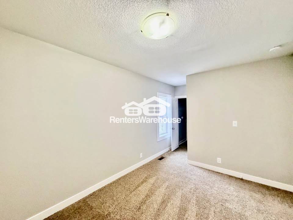 Building Photo - 3623 SW 9th St