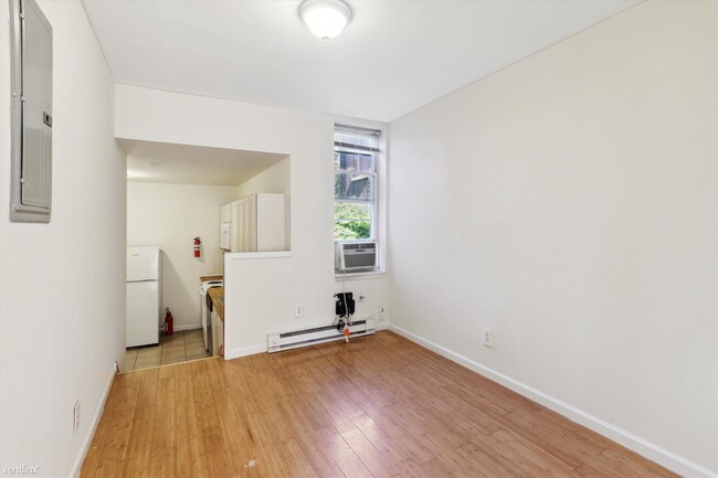 Primary Photo - 2 br, 2 bath Triplex - 1616 WILLINGTON ST ...