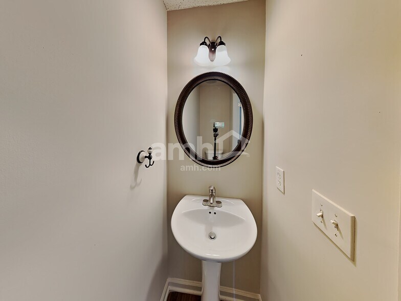 Building Photo - 1759 Maxey Ln