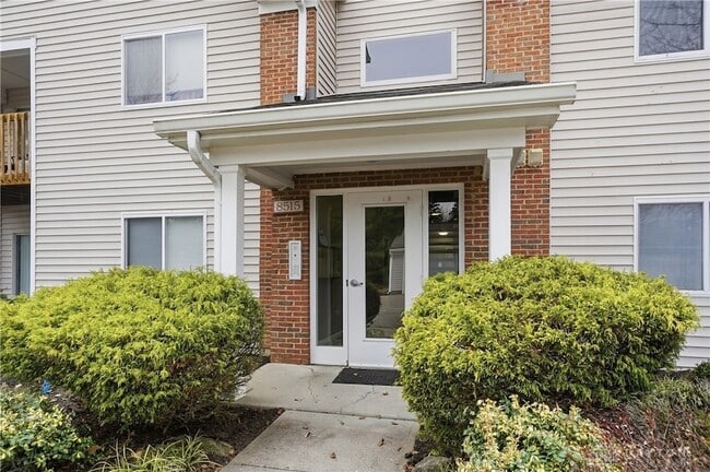 Building Photo - 8515 Island Pines Pl