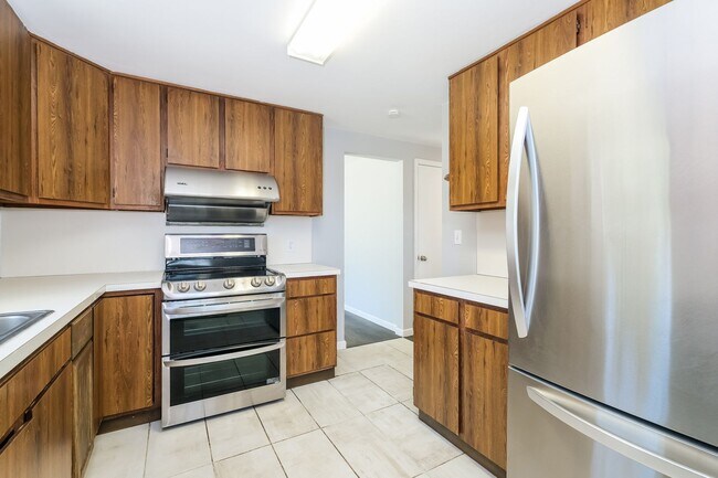 Building Photo - Comfort and Convenience Meet in this 4 Bedroom Burien Home.