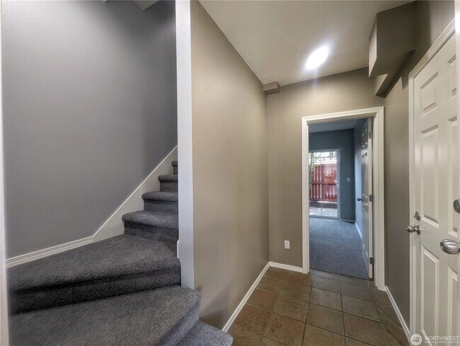 Building Photo - 3bd/2.5ba Seattle Townhome