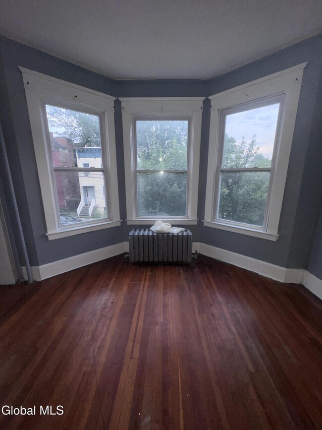 Building Photo - 254 Sheridan Ave