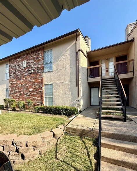 Building Photo - 12480 Abrams Rd