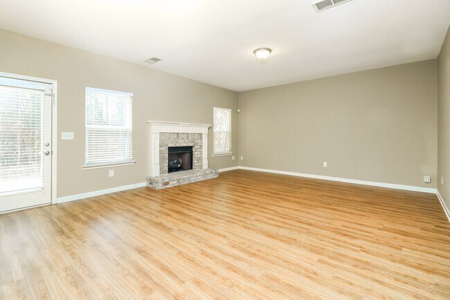 Building Photo - 8 Misty Ct