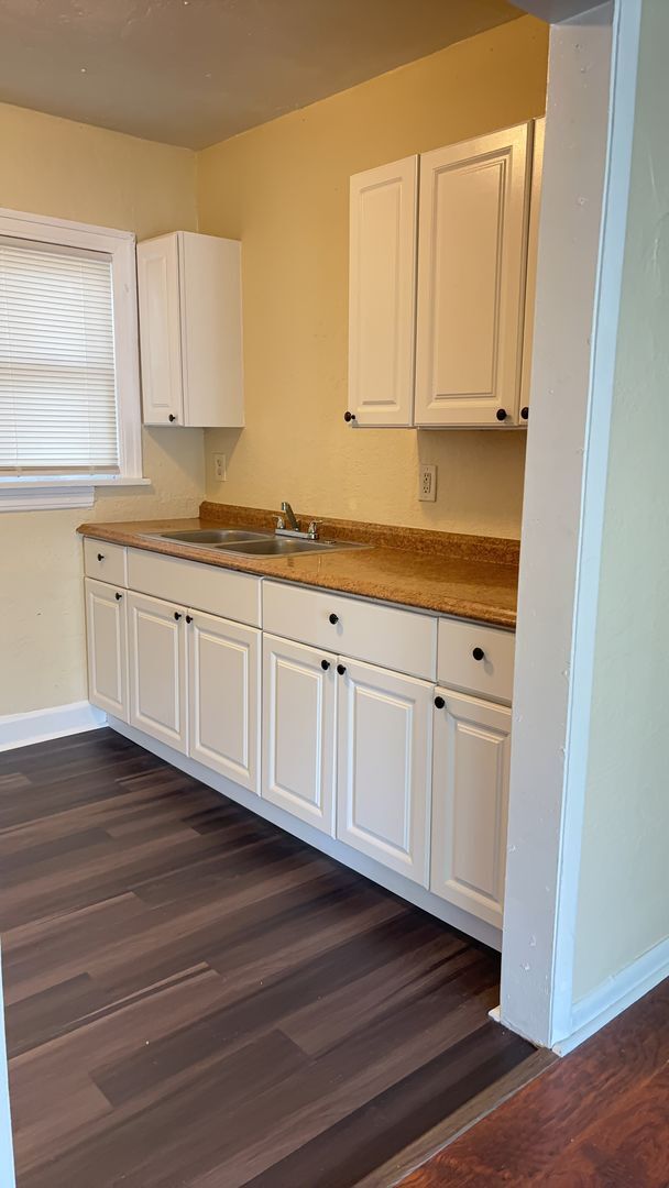 Building Photo - COMING SOON - 3 BEDROOM 1 BATH HOME LARGE FAMILY ROOM