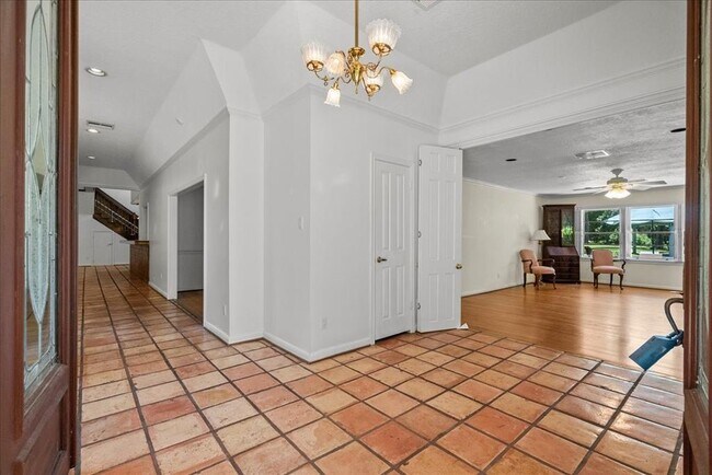 Building Photo - 3415 Bayou Dr E