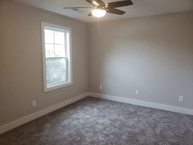 Building Photo - Lovely 2 bedroom 2 bath unfurnished home located in the Pine Ridge Community - Holly Ridge