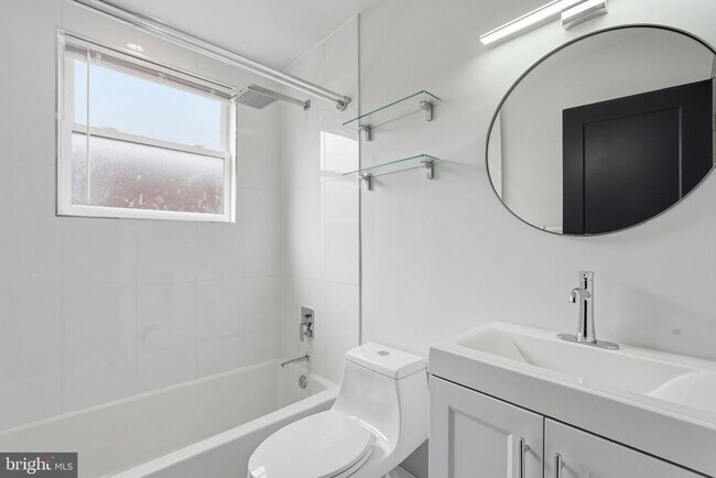 Building Photo - 1204 Trenton Pl SE