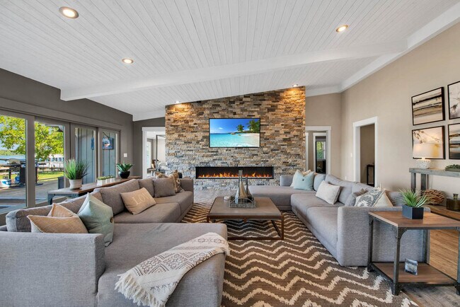 Building Photo - 643 Isle of Pines Rd