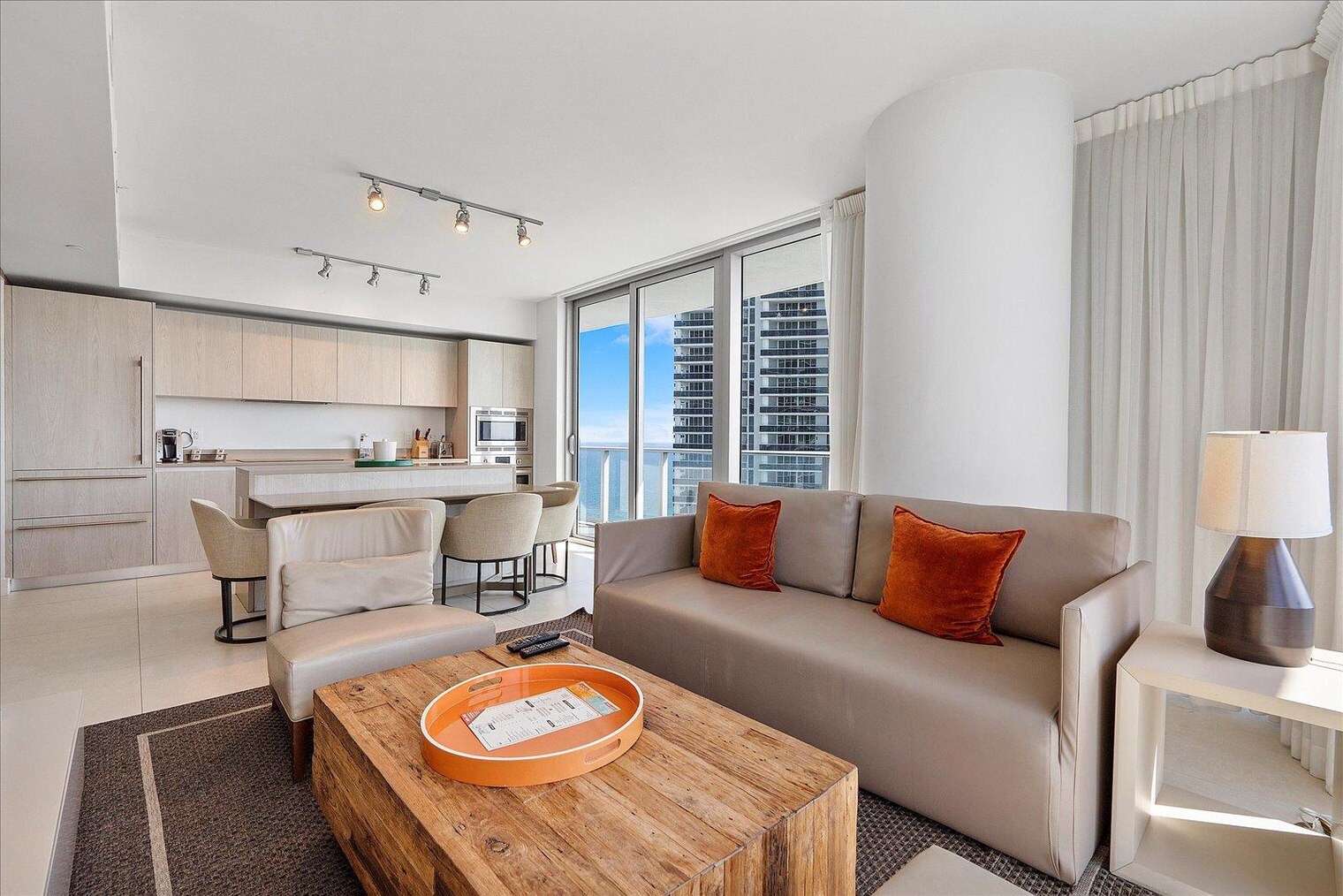 Building Photo - 4011 S Ocean Dr