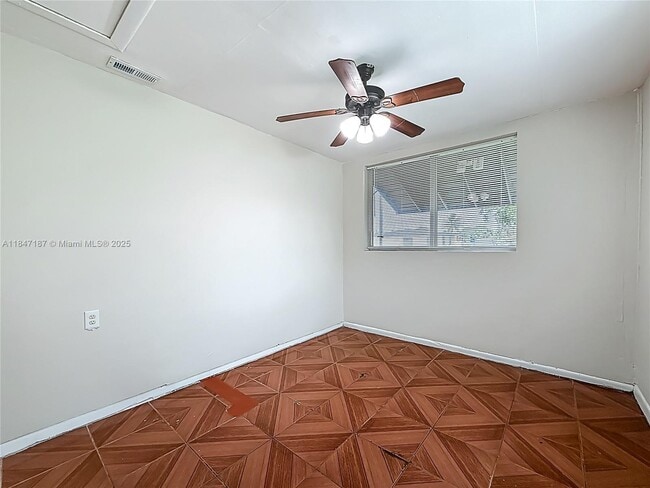 Building Photo - 1423 NW 12th St