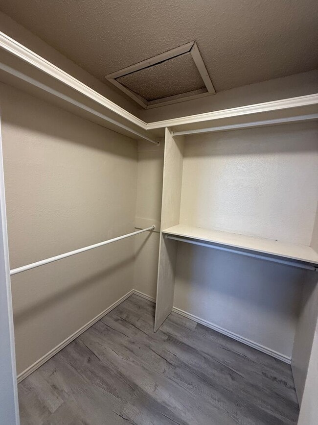 Building Photo - 4 Bed Brick Home! Zia School District! - Pets Welcome!!!