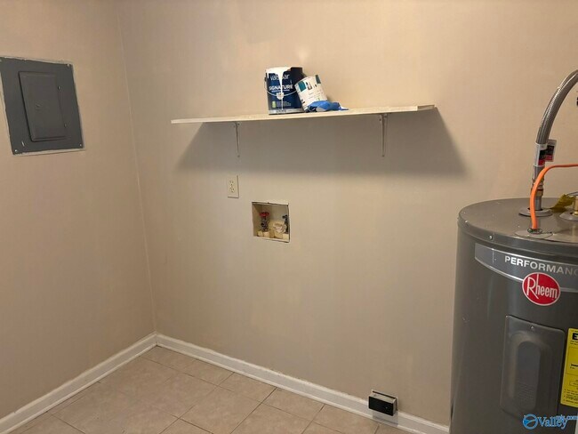 Building Photo - 2607 Wynterhall Rd SE