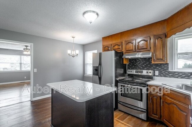 Building Photo - 1214 Helena Dr