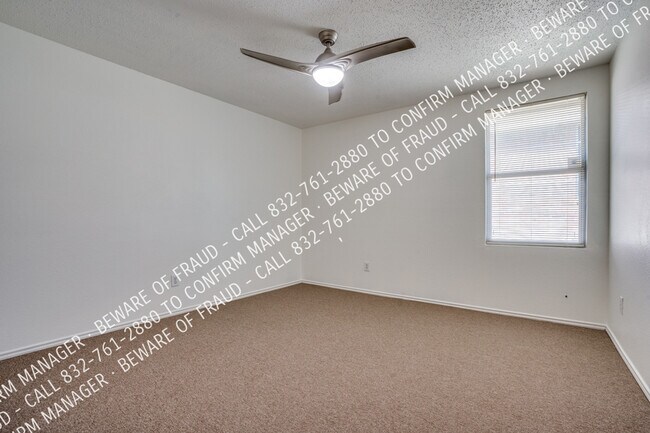 Building Photo - 616 Almandora-
