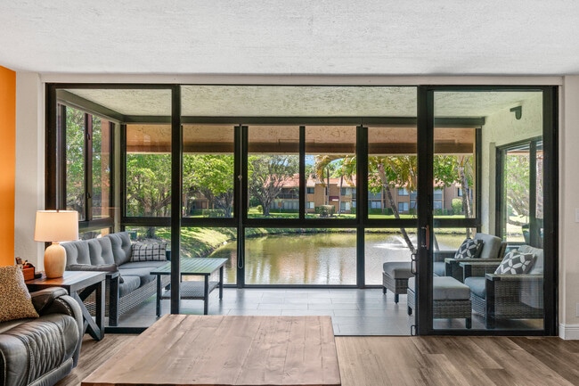 Building Photo - 11255 Green Lake Dr