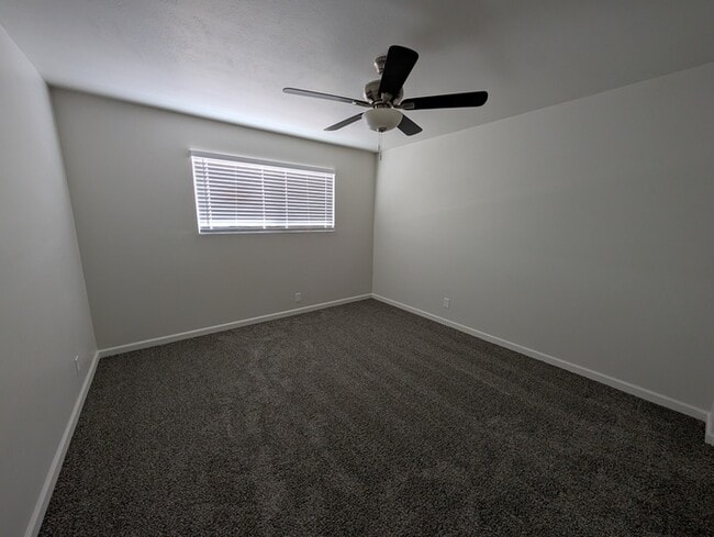 Building Photo - West Phoenix Fully Remodeled 3br