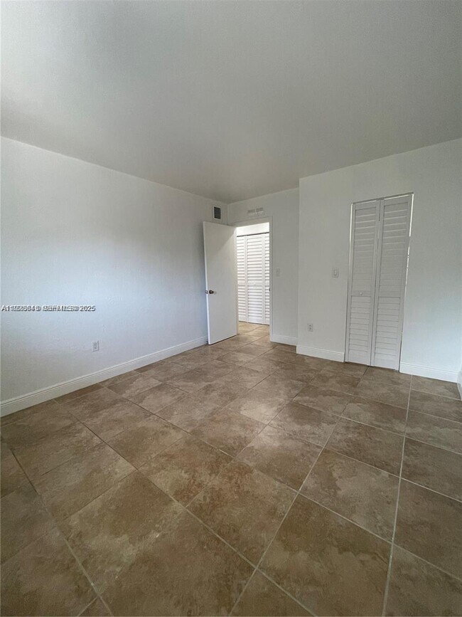 Building Photo - 8607 SW 68th Ct