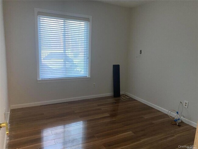 Building Photo - 389 Clubhouse Ct