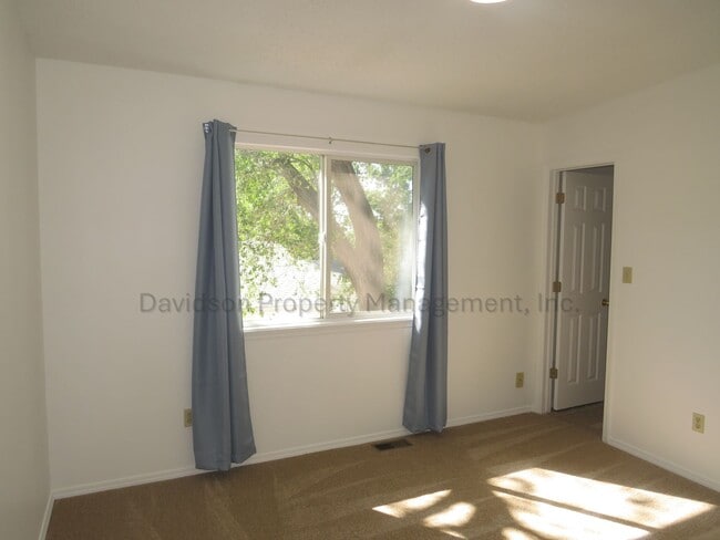 Building Photo - 2125 W Platte Ave