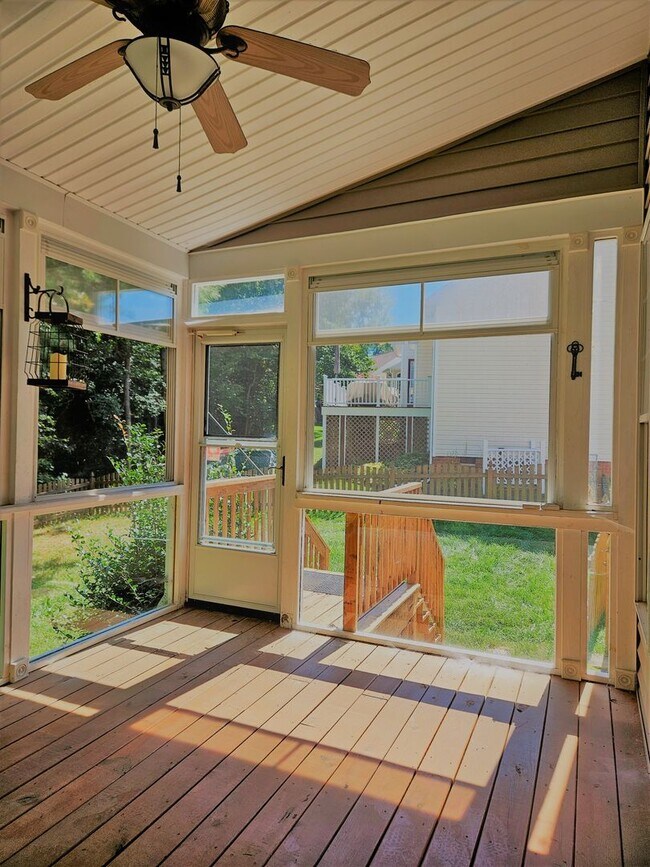 Building Photo - Large contemporary in Birkdale Subdivision...
