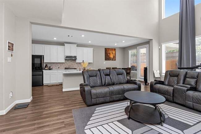 Building Photo - 2058 Woodland Pine Ct