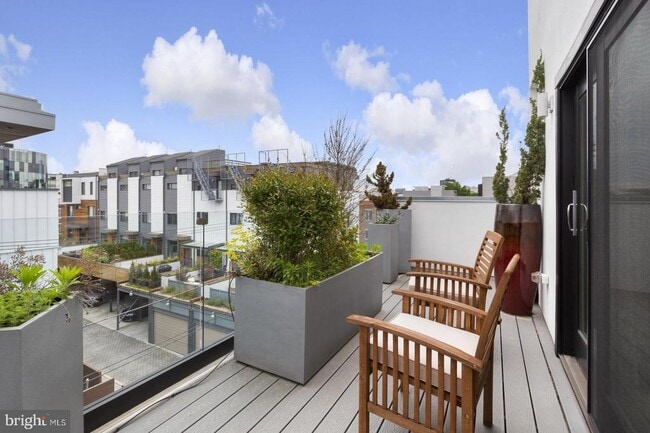 Building Photo - 1108 N Bodine St