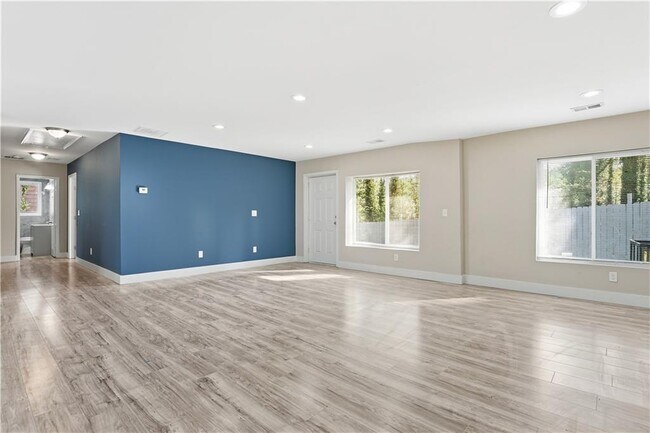 Building Photo - 1735 Carter Cir