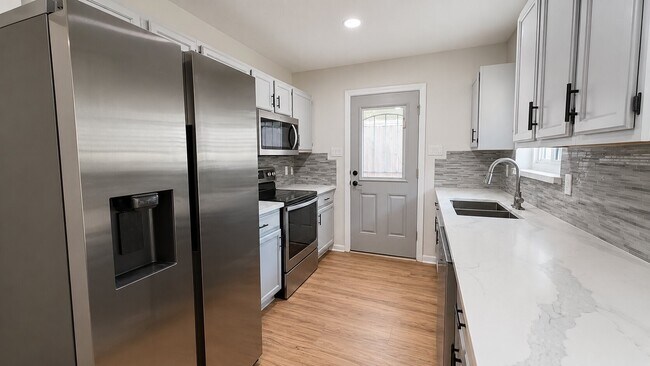 Building Photo - 13638 Greenridge Dr