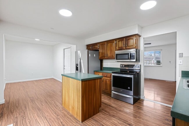 Building Photo - 6400 Firethorn Ave