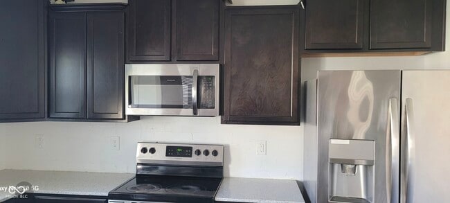 Building Photo - 570 Freedom Dr