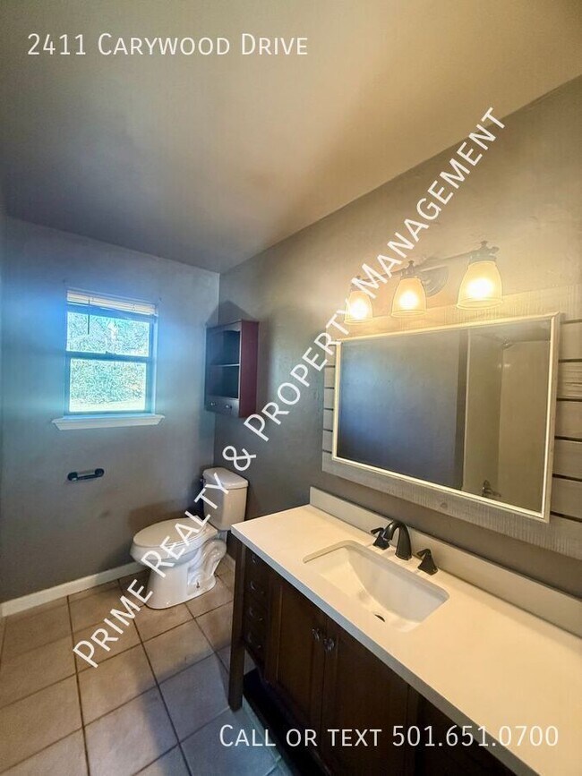 Building Photo - 2411 Carywood Dr