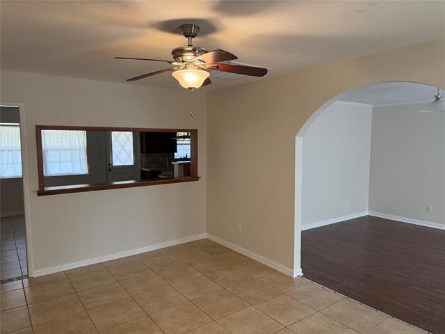 Building Photo - 301 W Grenoble Dr
