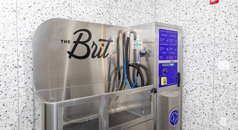 Building Photo - 267 Main St