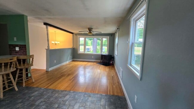 Building Photo - 503 Tolend Rd