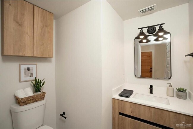 Building Photo - 13 N 23rd St