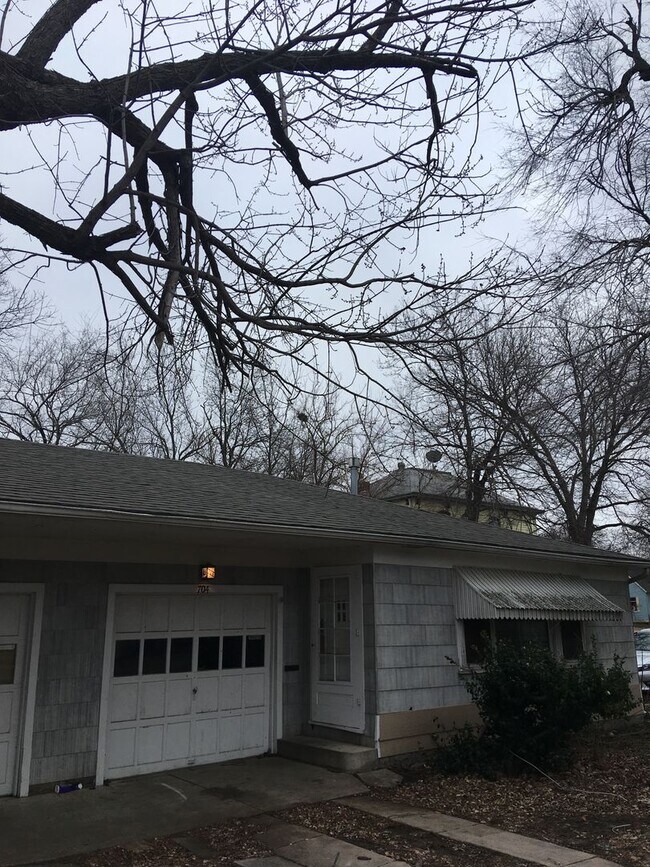 Primary Photo - 704 N High St