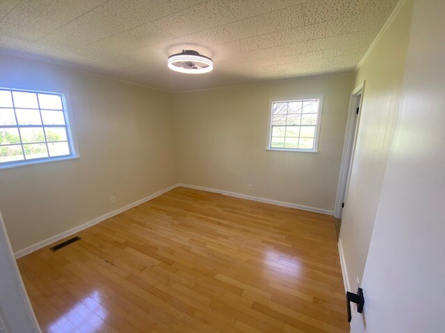 Building Photo - 588 Alexander Rd