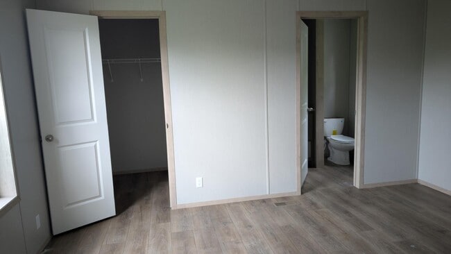 Building Photo - 15462 Lewis Rd