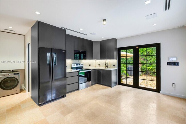 Building Photo - 1225 Alhambra Cir
