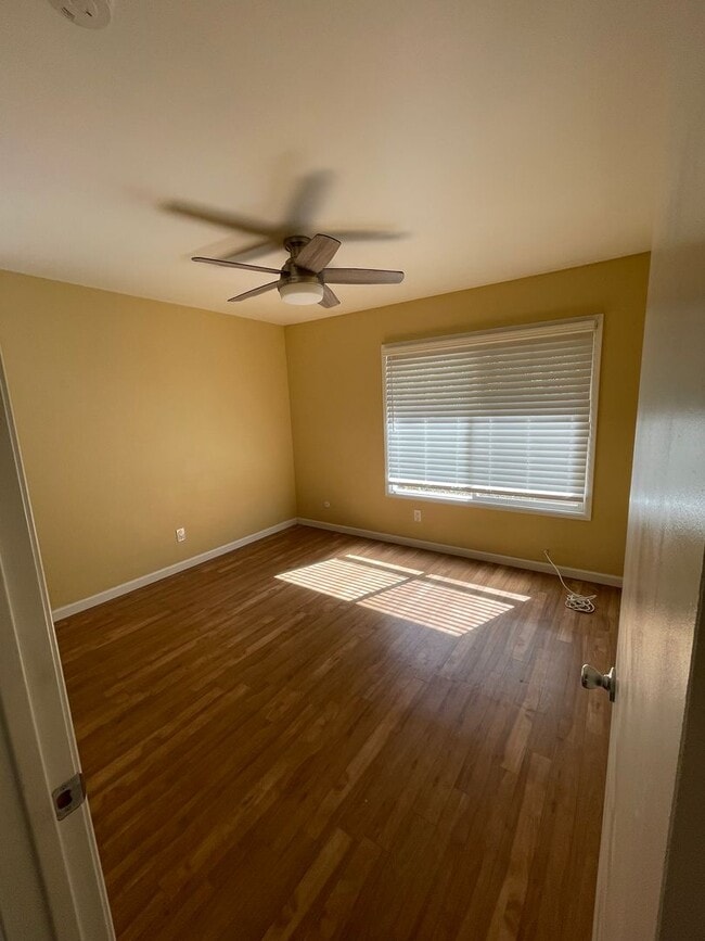 Building Photo - 2/1 Penasquitos Codno Available Now!