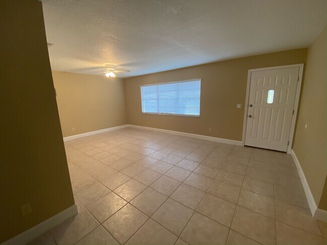 Building Photo - 1055 Greco Rd
